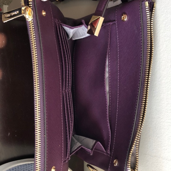 Michael Kors Leather Karla crossbody - Picture 4 of 6